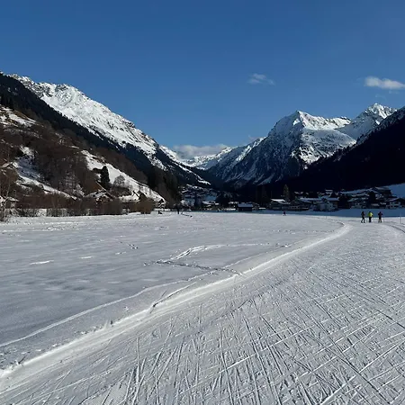 Spacious At Gadaenzweg 1-10 Guests Appartement Klosters-Serneus